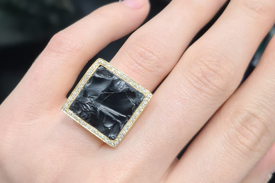 busra-pirlanta-ikinci-el-siyah-tas-yuzuk