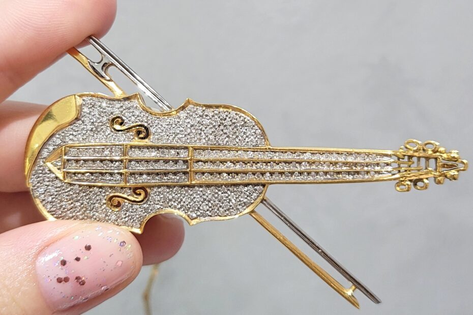 2.-El-125-Karat-Pirlanta-Keman-Bros