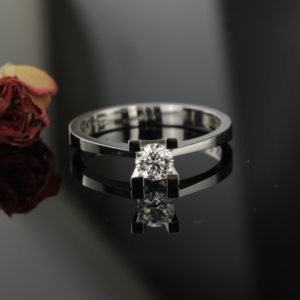 0.30 Karat GIA Sertifikalı Pırlanta Tektaş Yüzük
