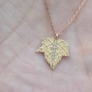0.04 Karat Pırlanta Yaprak Kolye