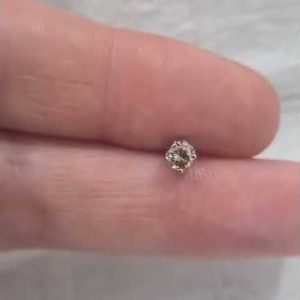 0.15 Karat Pırlanta Tek Küpe