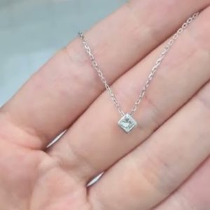 0,22 Karat Pırlanta Tektaş Kolye