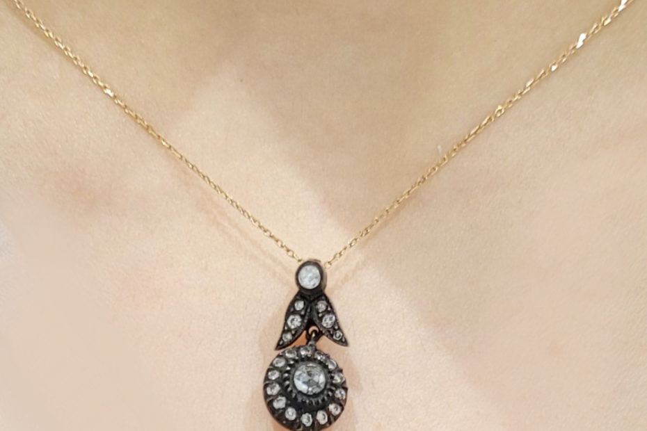 busra-pirlanta-ikinci-el-0.27-karat-elmas-kolye