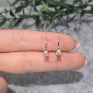 0.28 Karat Pırlanta Tektaş Küpe