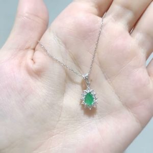 0,32 Karat Pırlanta ve Zümrüt Kolye