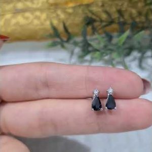 0.93 Karat Pırlanta ve Safir Küpe