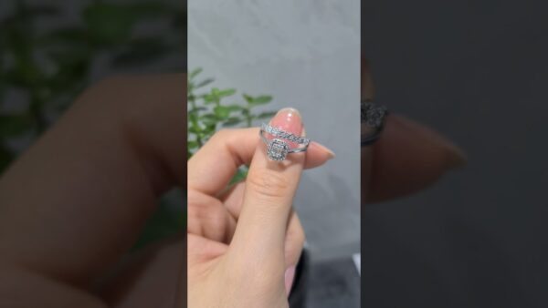 2. El 0,12 Karat Pırlanta Tasarım Efektli Yüzük ürün videosu
