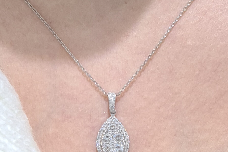 2. El 0,73 Karat Pırlanta Damla Tasarım Kolye