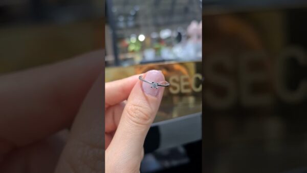 2. El 0,09 Karat Pırlanta Kalp Detaylı Tektaş Yüzük ürün videosu