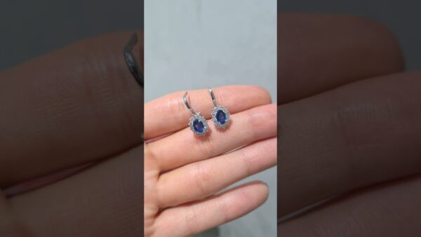 2. El 0,76 Karat Pırlanta ve Safir Oval Küpe ürün videosu
