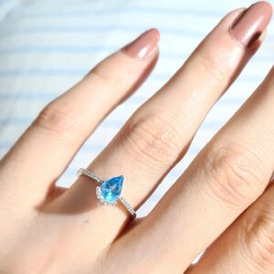 0,88 Karat Pırlanta ve Blue Topaz Damla Yüzük