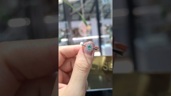 2. El 0,22 Karat Pırlanta ve Zümrüt Yüzük ürün videosu