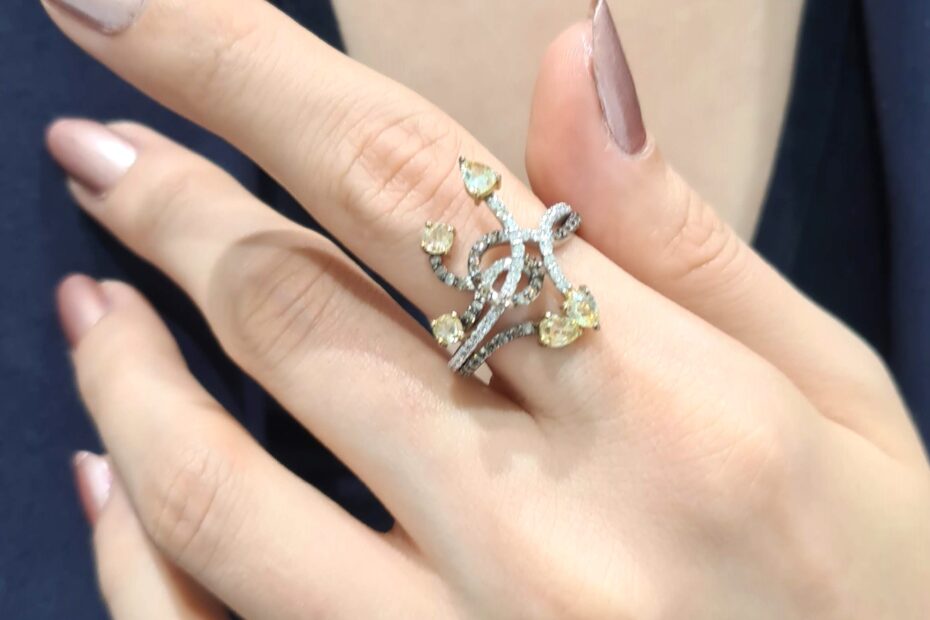 2. El 1,00 Karat F-G-Brown Pırlanta ve Sarı Elmas Otantik Tasarım Yüzük