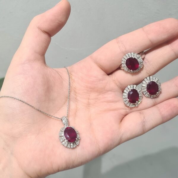 2. El 16,49 Karat Pırlanta ve Karat Yakut Kolye, Yüzük, Küpe Set