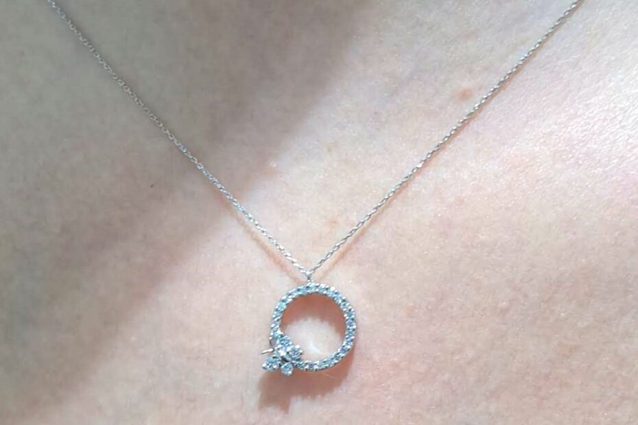 2. El 0,21 Karat Pırlanta Zarif Kelebekli Halka Kolye X005150