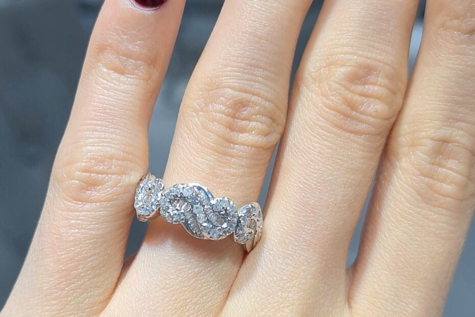 2. El 0,70 Karat Baget Pırlantalı Tasarım Yüzük X005212