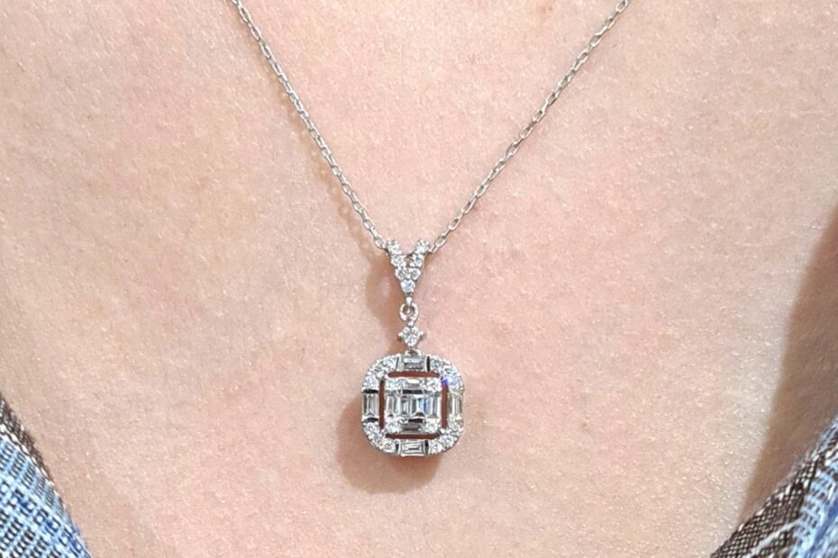 2. El 0,30 Karat Baget Pırlantalı Zarif Kolye X005303