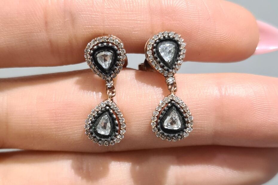 2. El 0,90 Karar Elmas Damla Sallantılı Küpe X005364