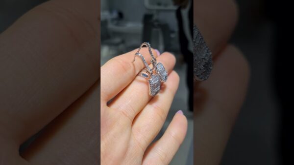 2. El 0,85 Karat Pırlanta Baget Küpe ürün videosu