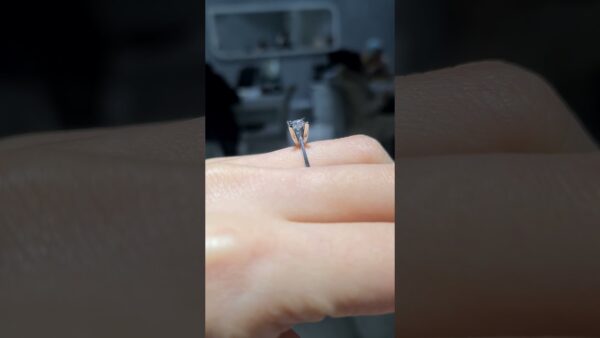 2. El 0,34 Karat E Renk HRD Sertifikalı Pırlanta Tektaş Yüzük ürün videosu