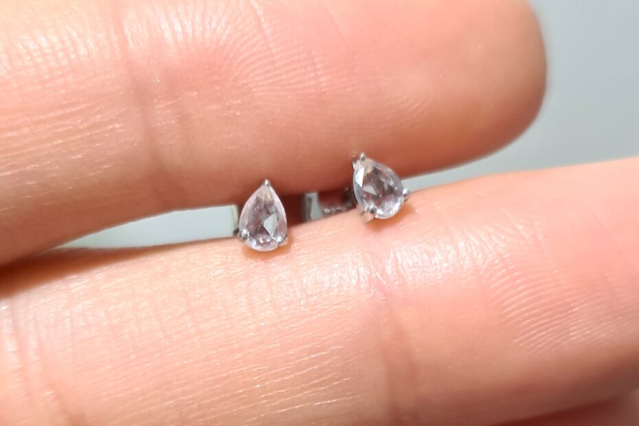 2. El 0,20 Karat Damla Tektaş Beyaz Safir Zarif Küpe X005701