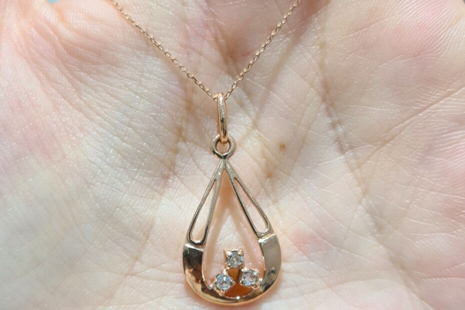 2. El 0,10 Karat Pırlanta Tria Rose Kolye X006100