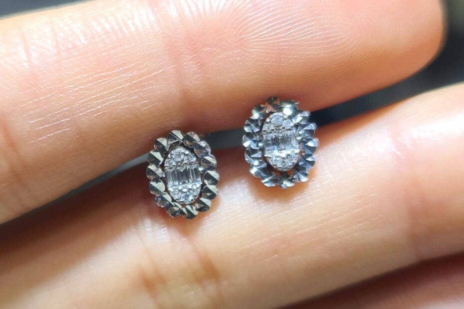 2. El 0,16 Karat Efektli Baget Pırlanta Küpe X006079