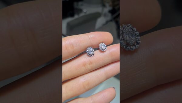 2. El 0,16 Karat Efektli Baget Pırlanta Küpe ürün videosu