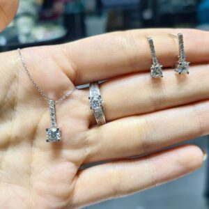 2. El 2,68 Karat Pırlanta Fantezi Tektaş Kolye, Küpe ve Yüzük Set