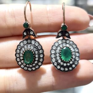 2. El 2,86 Karat Elmas ve Zümrüt Oval Küpe