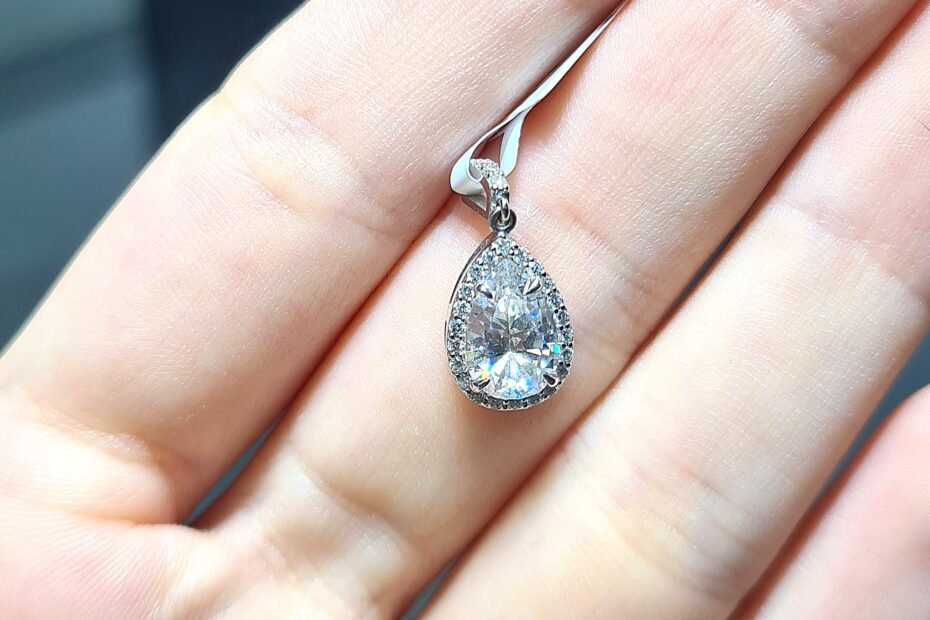 2.El Pırlanta 0,15 Karat Pırlanta ve Beyaz Topaz Kolye Ucu X006633