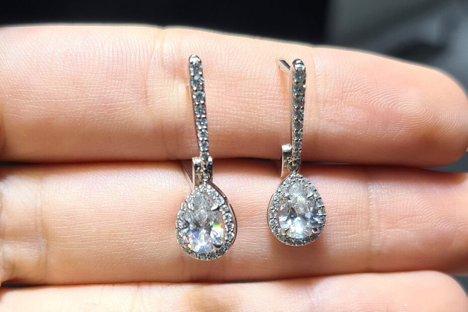 2.El Pırlanta 0,30 Karat Pırlanta ve Beyaz Topaz Küpe X006631