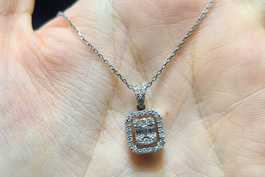 2.El Pırlanta 0,32 Karat Baget Kolye X006690