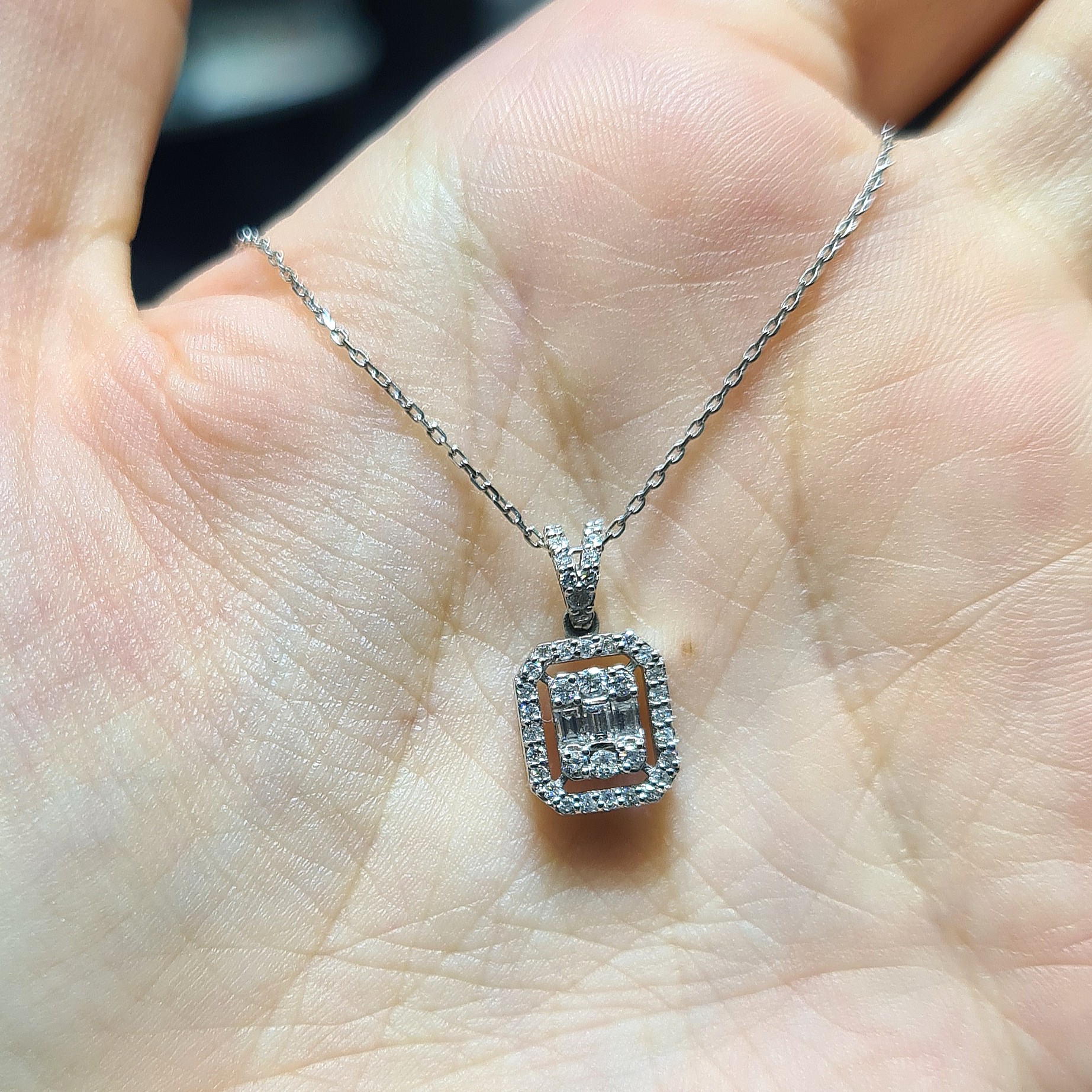 2.El Pırlanta 0,32 Karat Baget Kolye X006690