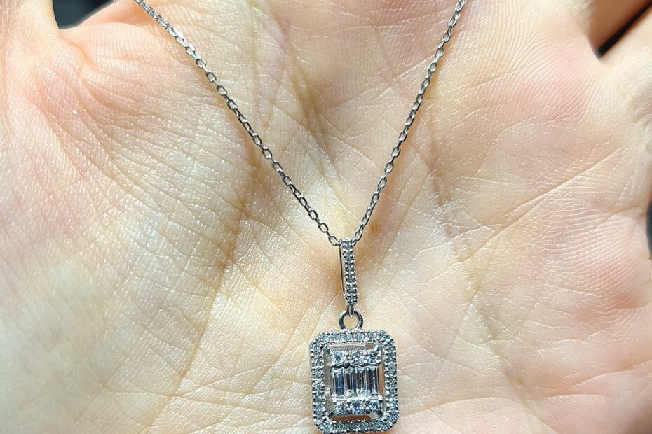 2.El Pırlanta 0,40 Karat IDL Sertifikalı Baget Kolye X006551