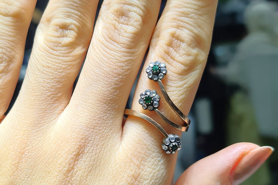 2.El Pırlanta 0,41 Karat Çiçek Elmas ve Zümrüt Yüzük KK00128