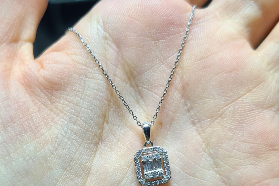 2.El Pırlanta 0,17 Karat Baget Kolye X006800