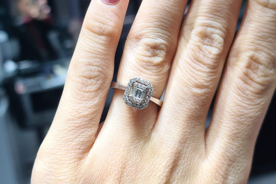 2.El Pırlanta 0,35 Karat Blue Diamond Sertifikalı Baget Yüzük X006724