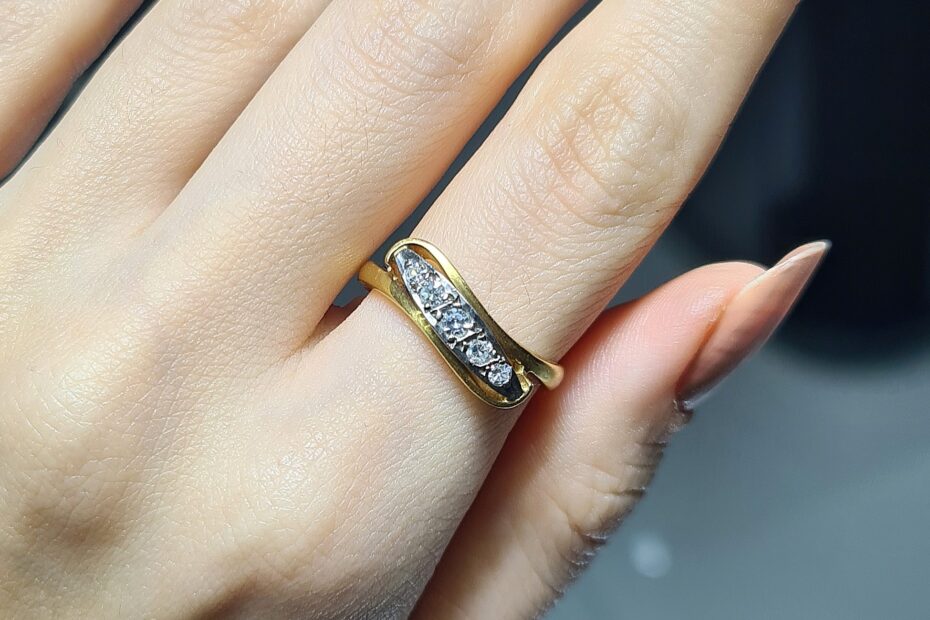 2.El Pırlanta 0,10 Ct 5 Taşlı Yüzük X006507