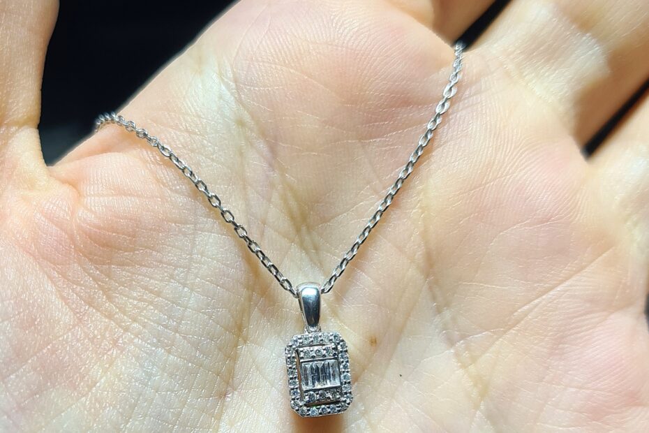 2.El Pırlanta 0,18 Karat Baget Kolye X007150