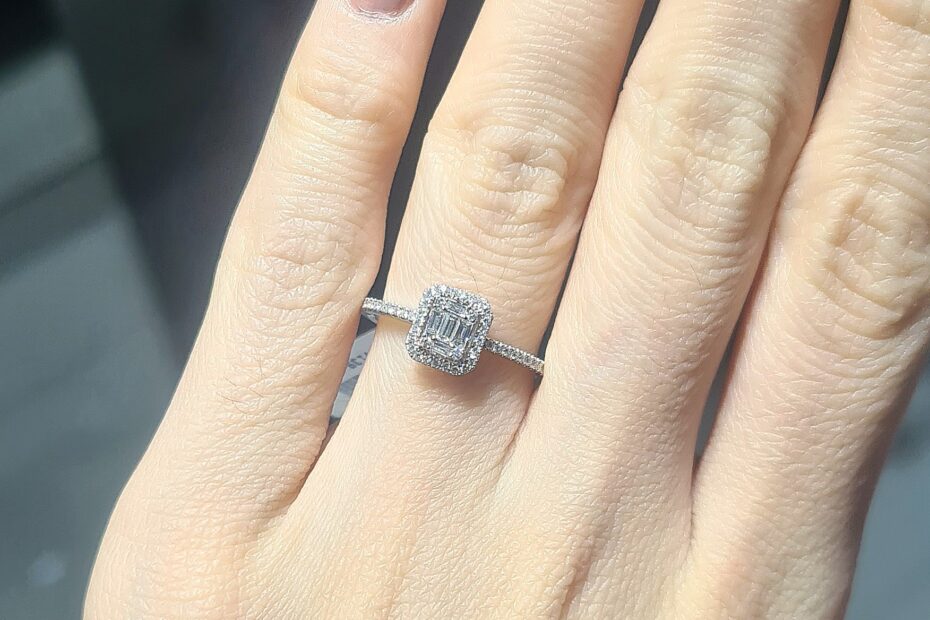 2.El Pırlanta 0,27 Karat Altınbaş Sertifikalı Baget Yüzük X007139