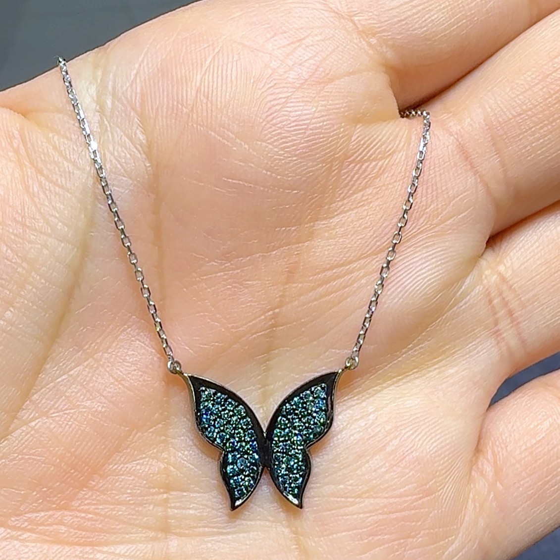 2.El Pırlanta 0,30 Karat Mavi Pırlanta Kelebek Kolye X007087