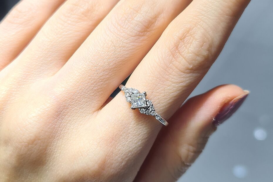 2.El Pırlanta 0,42 Karat HRD Sertifikalı Prenses Yüzük X007036