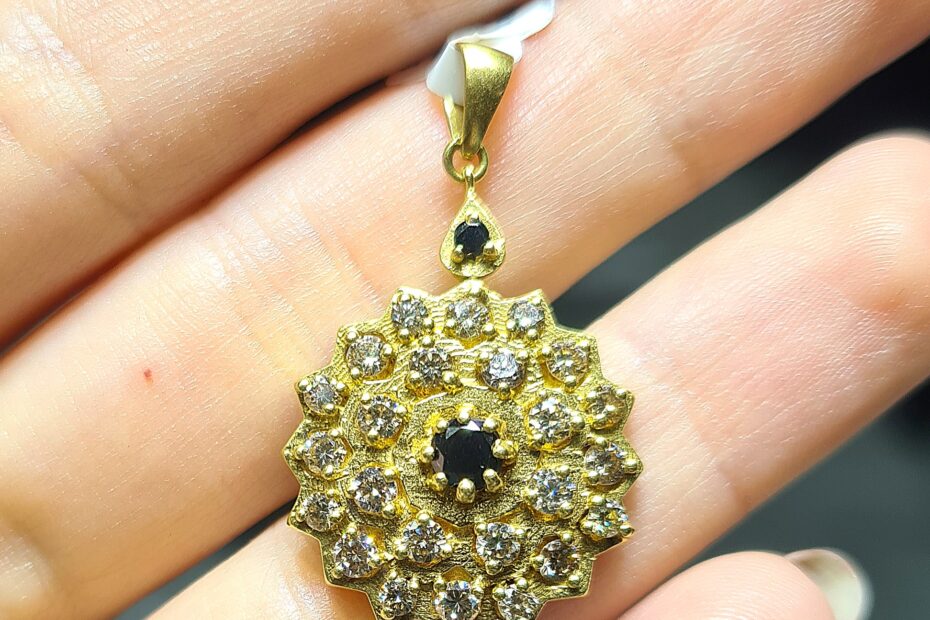 2.El Pırlanta 1,00 Karat Pırlanta ve Siyah Pırlanta Kolye Ucu X006999