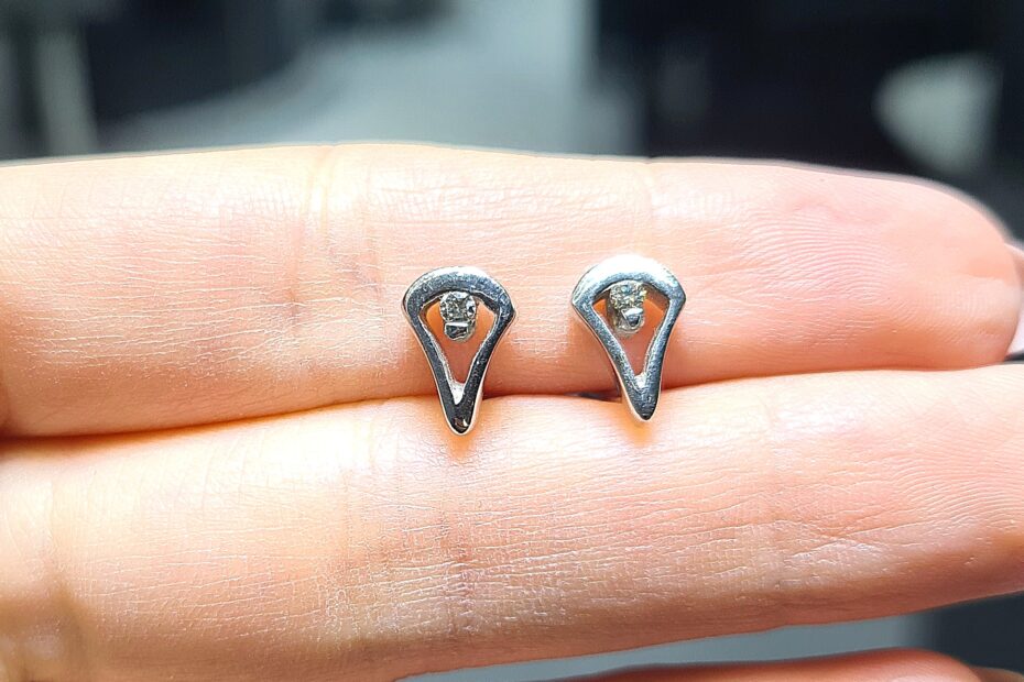 2.El Pırlanta 0,05 Karat Tektaş Küpe X007220