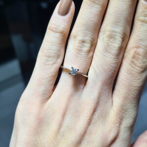 2.El Pırlanta 0,19 Karat Blue Diamond Sertifikalı Tektaş Yüzük X007260