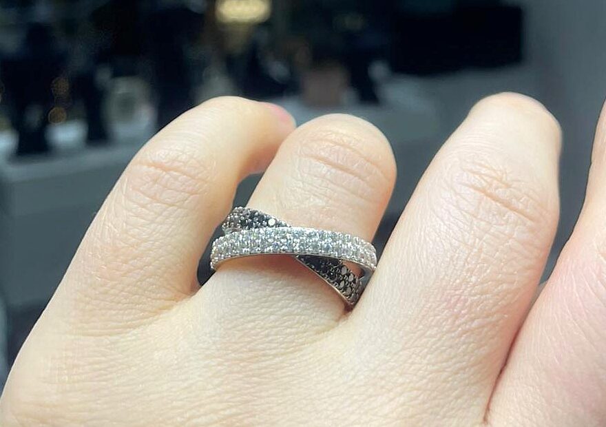 2.El Pırlanta 0,80 Karat Siyah ve Beyaz Pırlantalı Yüzük X007235