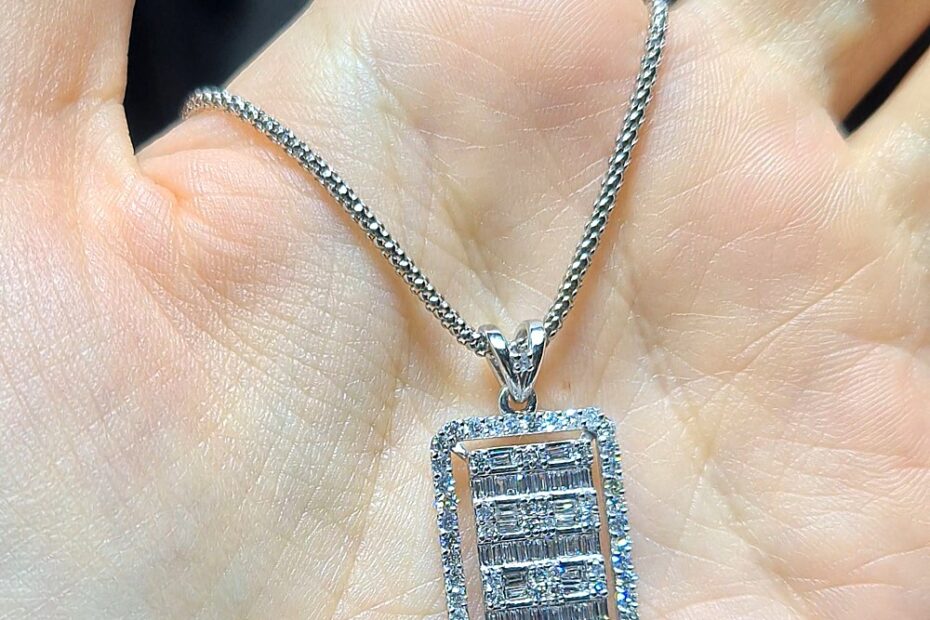 2.El Pırlanta 1,30 Karat Baget Kolye X007326