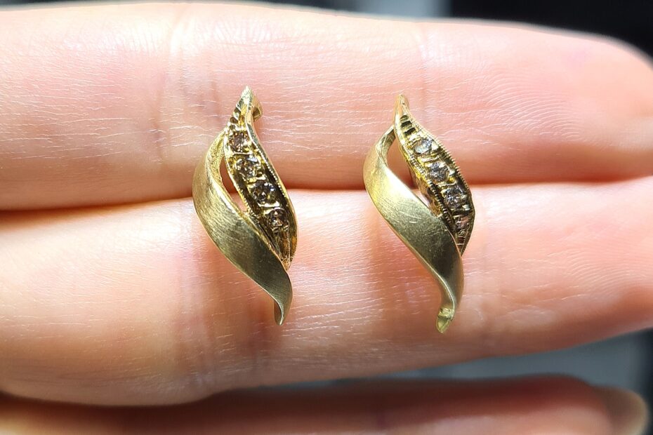 2.El Pırlanta 0,10 Karat Brown Renk Küpe X007489