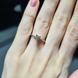 2.El Pırlanta 0,26 Karat D Diamond Sertifikalı Tektaş Yüzük X007443